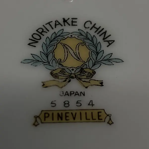 Lot of 4 Vintage Noritake Pineville Dinner Plates White Platinum Rim 10.5" 