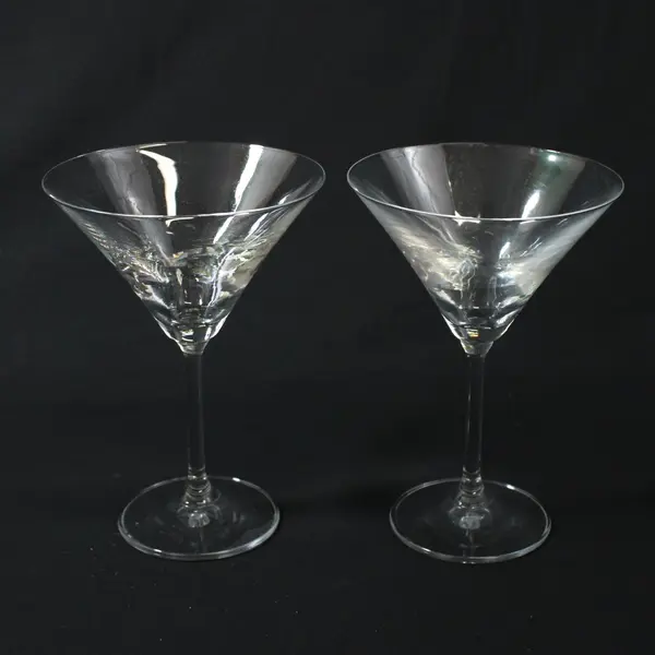 Lot Of 2 Unbranded Matching Clear Glass Martini Glasses Cocktail 6.75" Tall