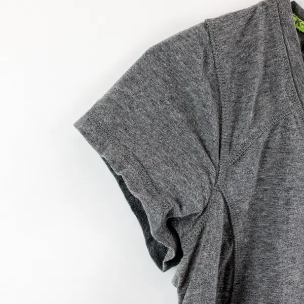 Xersion Xtreme Quick-Dri Women's Gray V-Neck Short Sleeve T-Shirt Medium