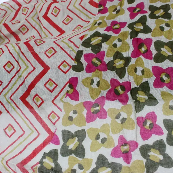Vivante by VSA Geometric Floral Print Scarf Green Pink Red 45x68
