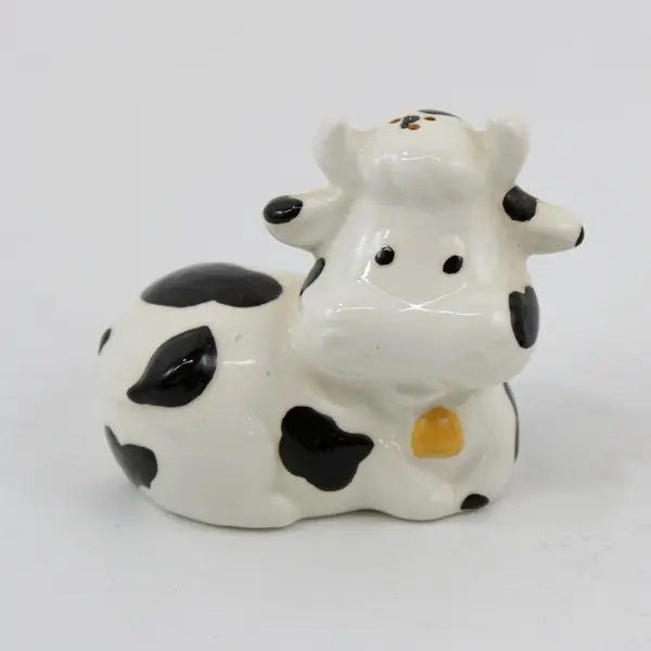 Vintage Ceramic Black And White Cow Salt And Pepper Shakers