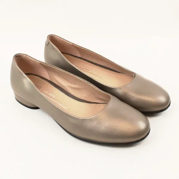 ECCO Women's Gray Faux Leather Round Toe Flats Size 6