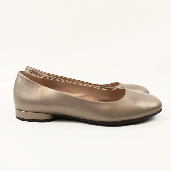 ECCO Women's Gray Faux Leather Round Toe Flats Size 6
