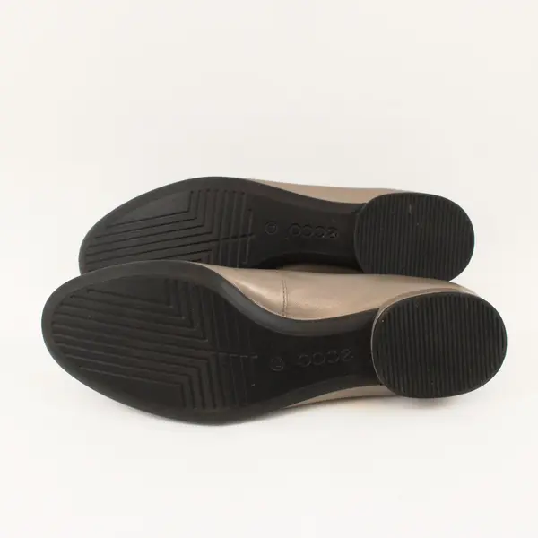 ECCO Women's Gray Faux Leather Round Toe Flats Size 6