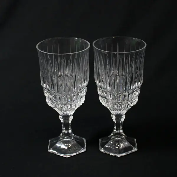 Set of 2 Fostoria Heritage Wine Glasses 6 1/8"