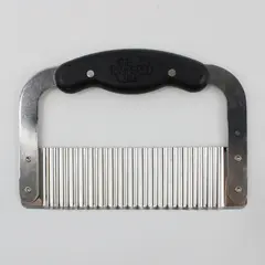Pampered Chef Stainless Crinkle Cutter #1089 with Protective Blade Cover