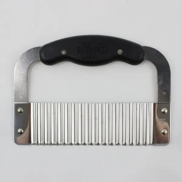 Pampered Chef Stainless Crinkle Cutter #1089 with Protective Blade Cover