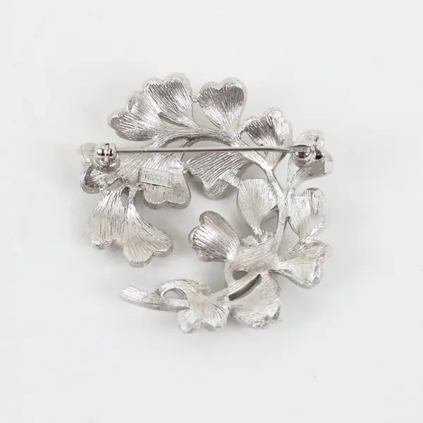 Vintage Signed Crown Trifari Silver Tone Leaf Wreath Brooch Pin