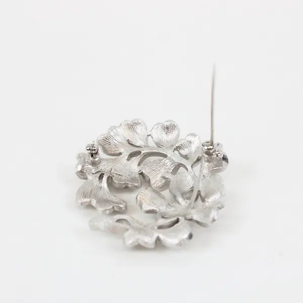 Vintage Signed Crown Trifari Silver Tone Leaf Wreath Brooch Pin