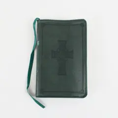 Crossway Holy Bible ESV Compact Thinline Green Faux Leather 2003 1581346409
