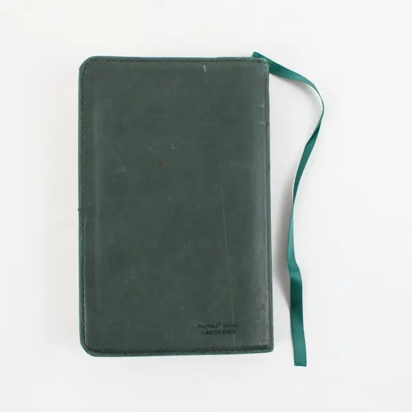 Crossway Holy Bible ESV Compact Thinline Green Faux Leather 2003 1581346409