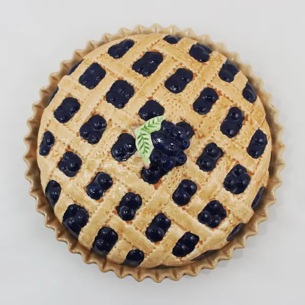 Universal Trumps Corp Blueberry Pie Dish And Lid