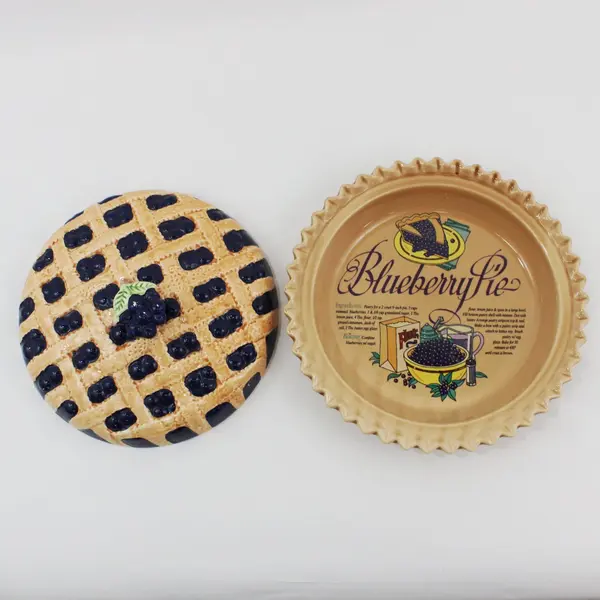 Universal Trumps Corp Blueberry Pie Dish And Lid