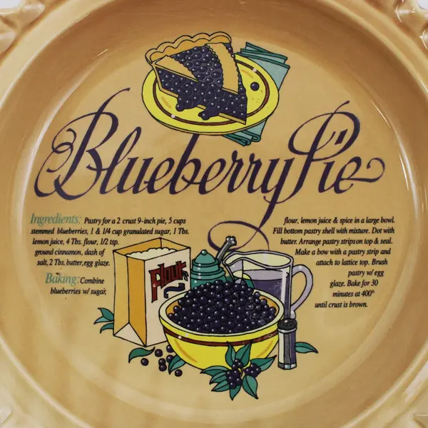 Universal Trumps Corp Blueberry Pie Dish And Lid