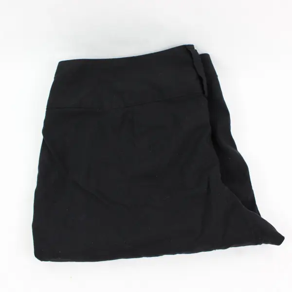 Tracy Evans Women's Black Knee-Length Shorts Size 9 Pre-Owned