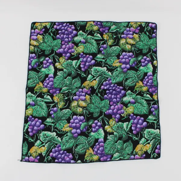 Set of 2 Grape Design Napkins With Black Background 11.25 x 13" Good