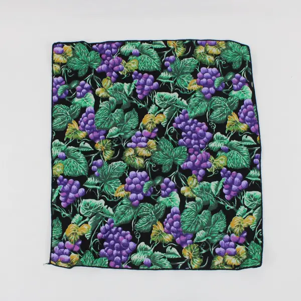 Set of 2 Grape Design Napkins With Black Background 11.25 x 13" Good