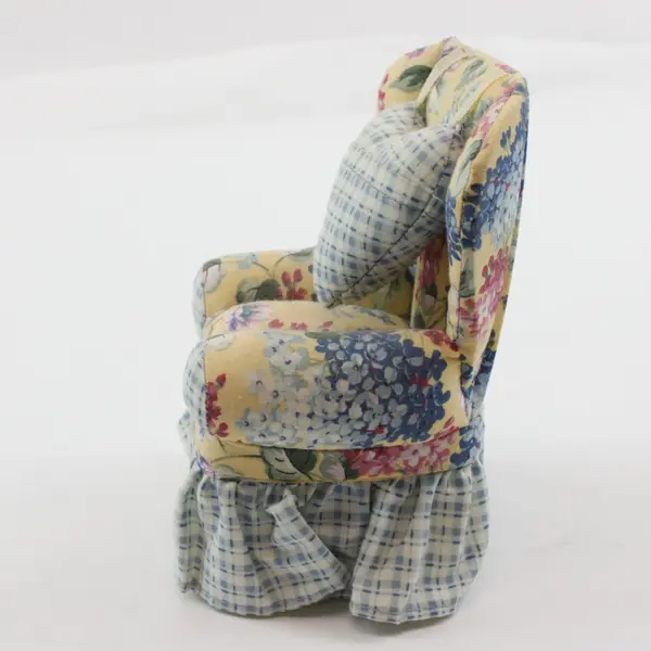 Novelty Chair-Shaped Pin Cushion Plaid Floral Pattern Sewing Collectible