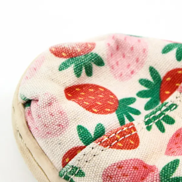 Pre-Owned TOMS Birch Alpargata Toddler Shoes Size 8 Strawberry Print