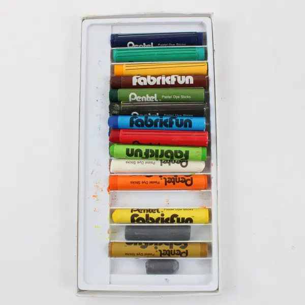 VTG Pentel Fabricfun PTS-15 Pastel Dye Sticks Set Fabric Painting MISSING ONE