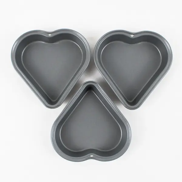 Lot of 5 Heart-Shaped Baking Tins, 2 Sizes Small Medium Aluminum Nonstick