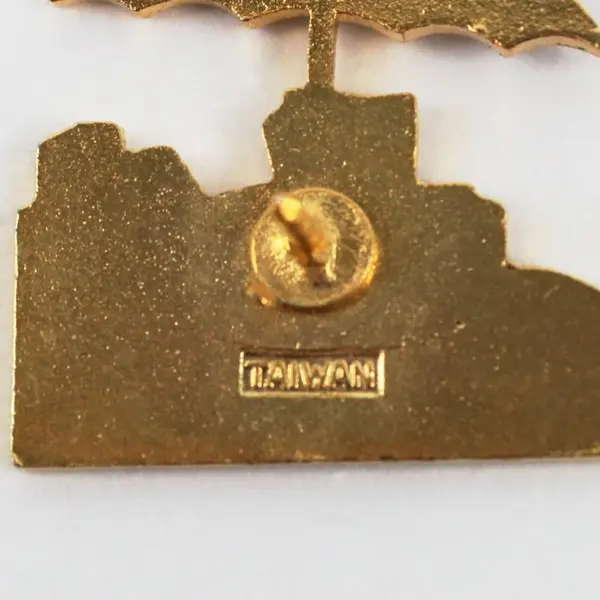 Vancouver Canada Skyline With Blue Umbrella Gold Tone Souvenir Lapel Pin 