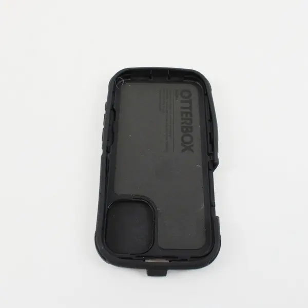 OtterBox Defender Pro MagSafe Case for iPhone 16 Pro Used