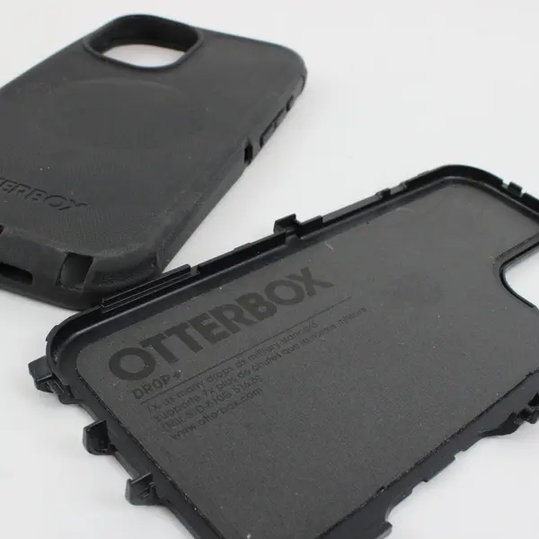 OtterBox Defender Pro MagSafe Case for iPhone 16 Pro Used