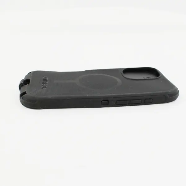 OtterBox Defender Pro MagSafe Case for iPhone 16 Pro Used