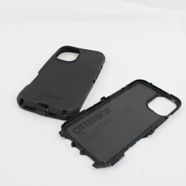 OtterBox Defender Pro MagSafe Case for iPhone 16 Pro Used