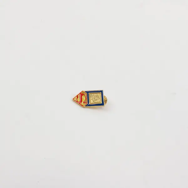 Superman Gold Tone Commemorative Pin Medal Collectible Red Gold Shield