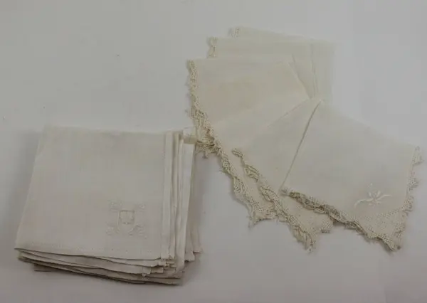 Lot of 19 Vintage Off-White Embroidered Cutwork Cloth Napkins FLAWED