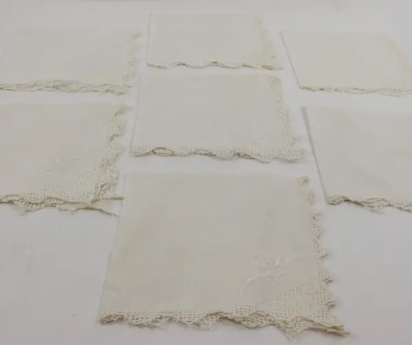 Lot of 19 Vintage Off-White Embroidered Cutwork Cloth Napkins FLAWED