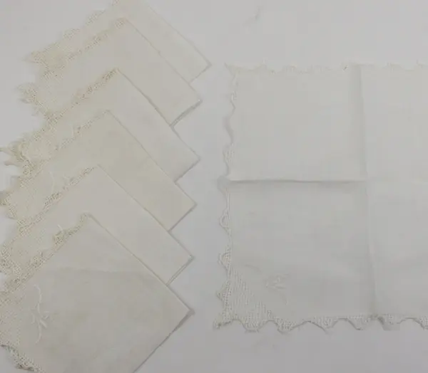 Lot of 19 Vintage Off-White Embroidered Cutwork Cloth Napkins FLAWED