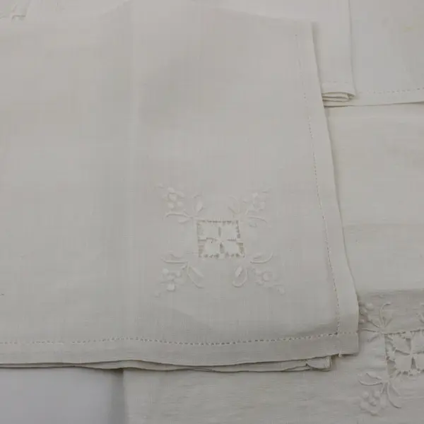 Lot of 19 Vintage Off-White Embroidered Cutwork Cloth Napkins FLAWED