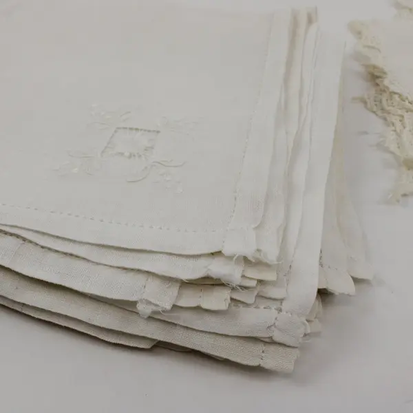 Lot of 19 Vintage Off-White Embroidered Cutwork Cloth Napkins FLAWED