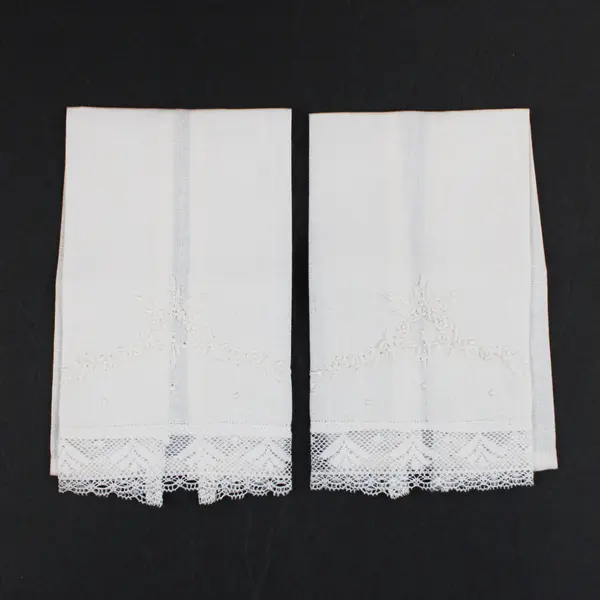 Set of 2 Off-White Embroidered Lace Trim Fingertip Towels
