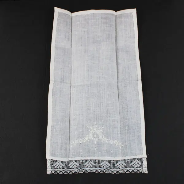 Set of 2 Off-White Embroidered Lace Trim Fingertip Towels