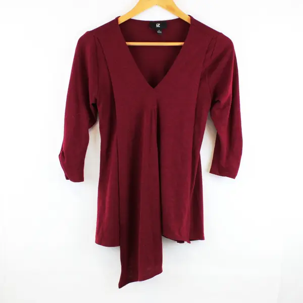 IZ Byer Women's Burgundy V-Neck 3/4 Sleeve Asymmetrical Knit Top Small