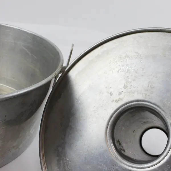 Comet 10-Inch (10.5-Inch Diameter) Aluminum Angel Food Cake Pan Round Tube Used
