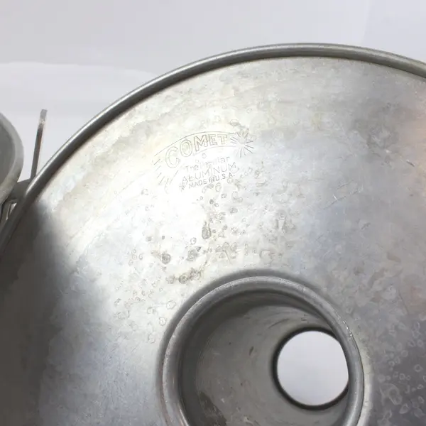 Comet 10-Inch (10.5-Inch Diameter) Aluminum Angel Food Cake Pan Round Tube Used