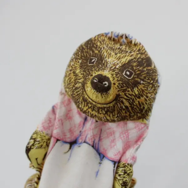 1984 Anne Wilkinson Beatrix Potter Mrs Tiggy-Winkle Pop-Up Stick Puppet