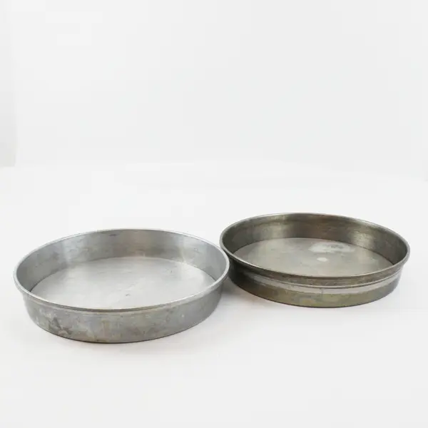 Vintage Mirro Aluminum Set of 2 9" Round Cake Pans Removable Bottoms