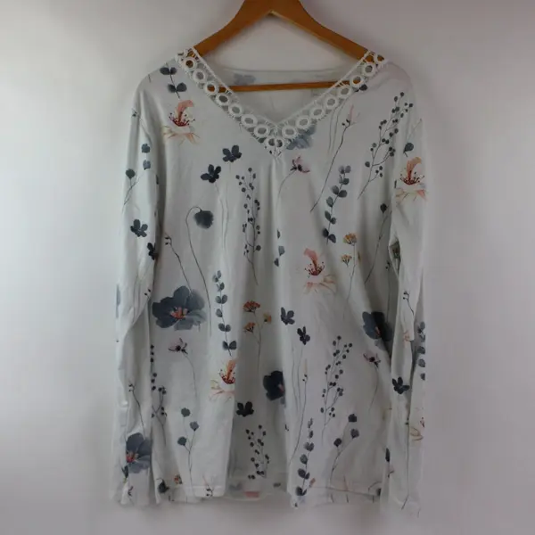 Women's XL White Floral Eyelet V-Neck Long Sleeve Top