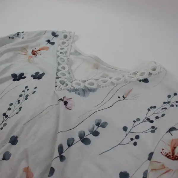 Women's XL White Floral Eyelet V-Neck Long Sleeve Top