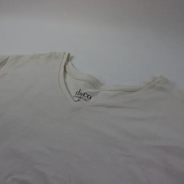 D&Co. Essentials Women's 1X Off White V-Neck Half Sleeve Top