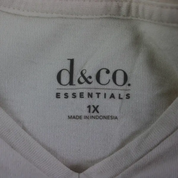 D&Co. Essentials Women's 1X Off White V-Neck Half Sleeve Top