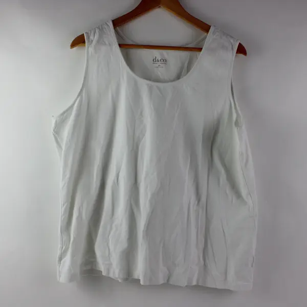 D & Co Women's White Tank Top Size 2X Pre-Owned