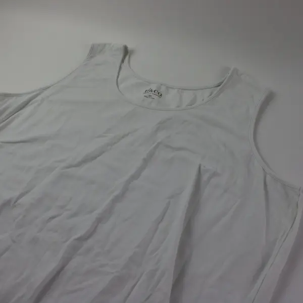 D & Co Women's White Tank Top Size 2X Pre-Owned