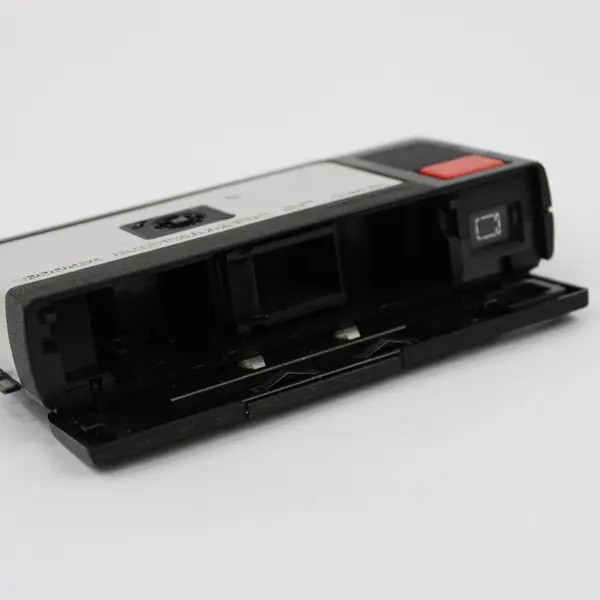 Kodak Pocket Instamatic 20 110 Film Camera Black Silver Red Untested